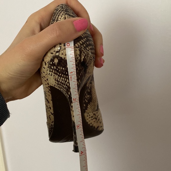 BCBG Girls Pointed Toe Python Heels Size 6.5 - Picture 9 of 10